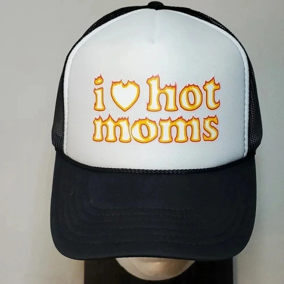 I ❤️ Hot Moms Snapback Truck Hat NWT - Picture 1 of 7